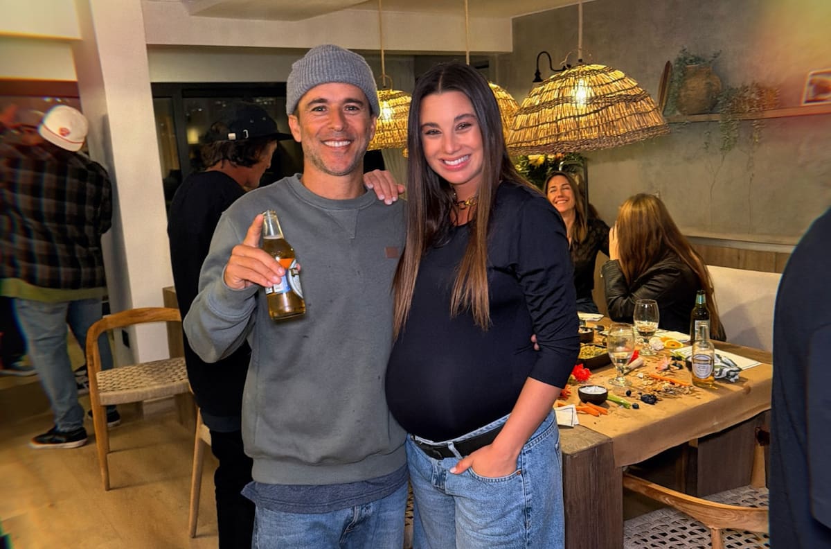 Con un emotivo tributo a su madre: Tita Ureta y Spiro Razis celebran el nacimiento de su primera hija