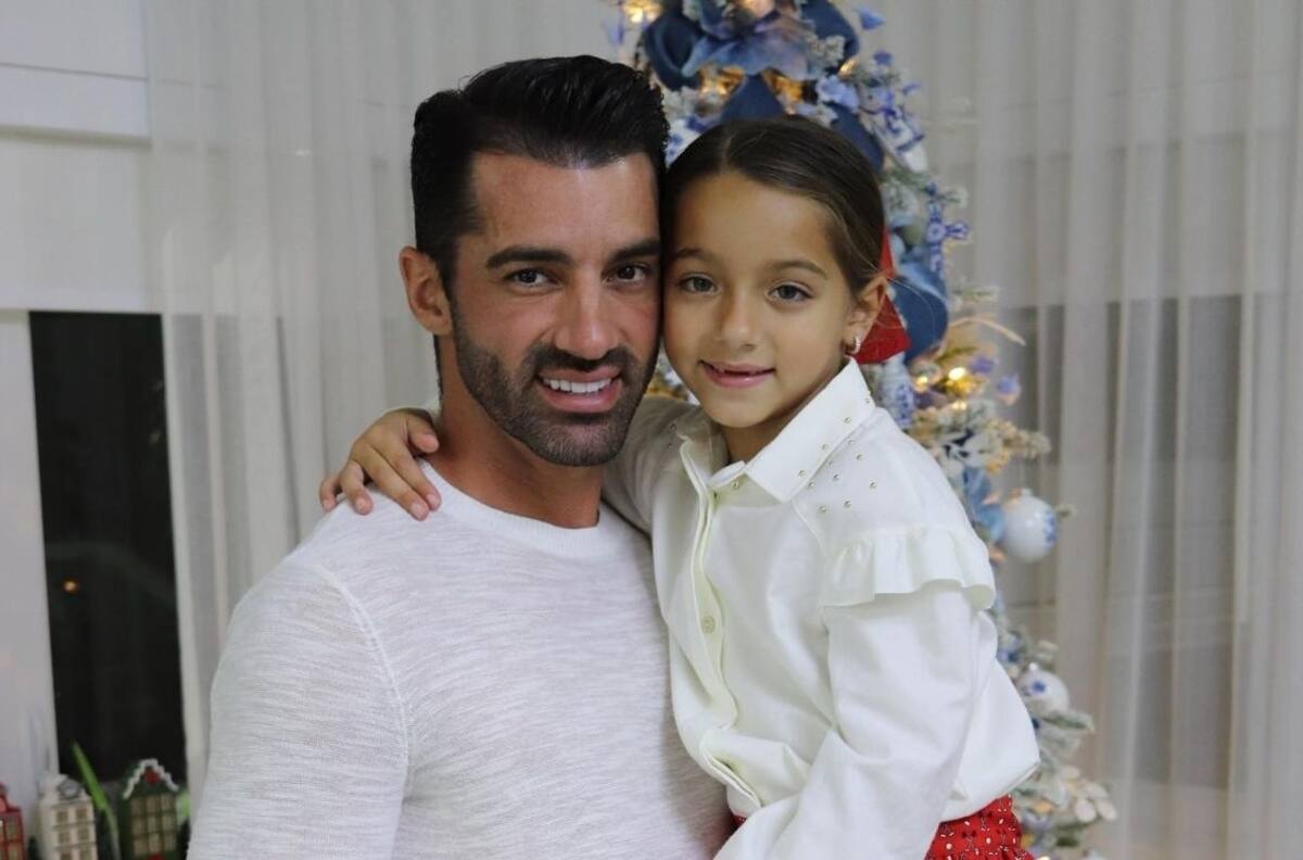 Toni Costa comparte tierna fotografía con Alaïa su "amor verdadero", y Evelyn Beltran reacciona