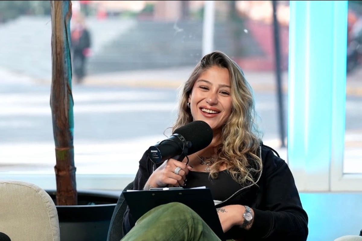 Comentó situación de su ex con Laura Prieto en Vecinos Al Límite.
Foto: captura @oncestream