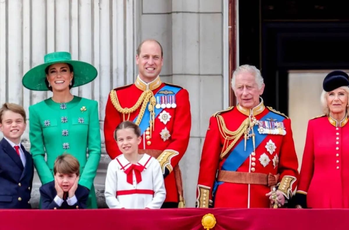 Princesa Charlotte sufrió un leve accidente en el balcón durante el Trooping the Colour