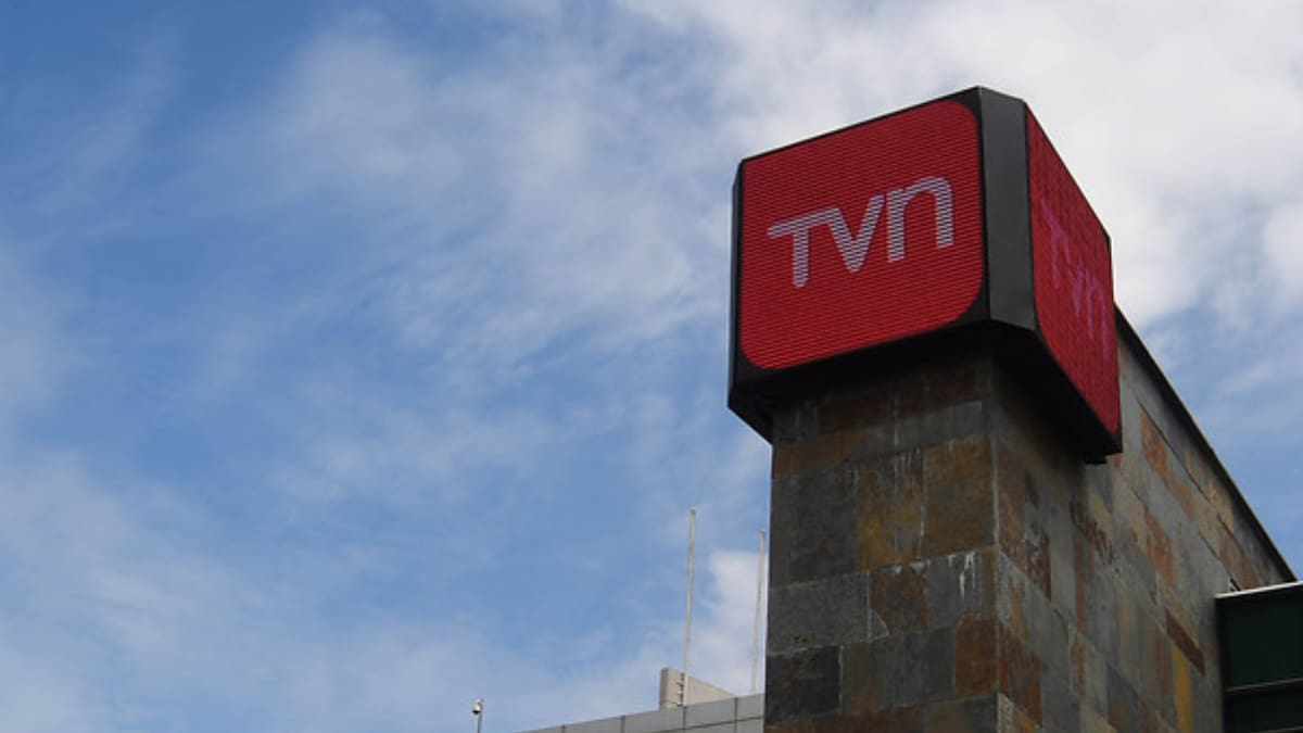 Entre lágrimas: querido rostro de TVN se despide en vivo tras seis años en el canal