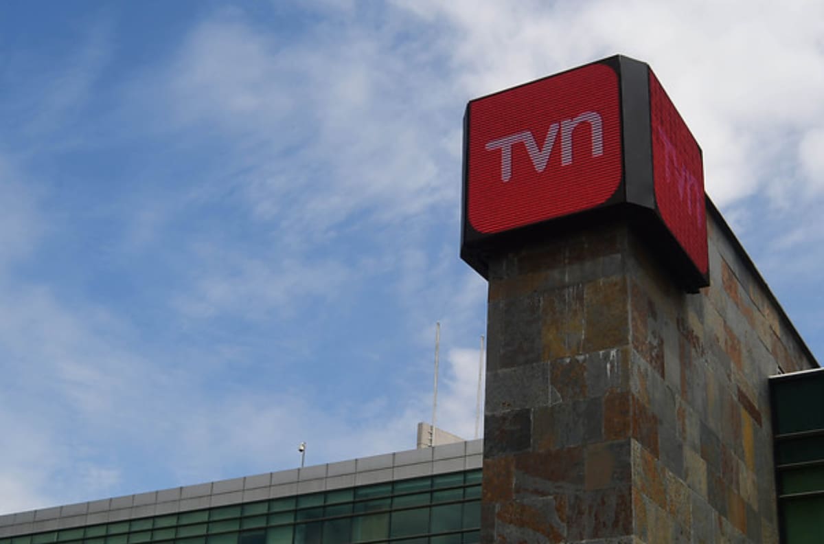 Entre lágrimas: querido rostro de TVN se despide en vivo tras seis años en el canal