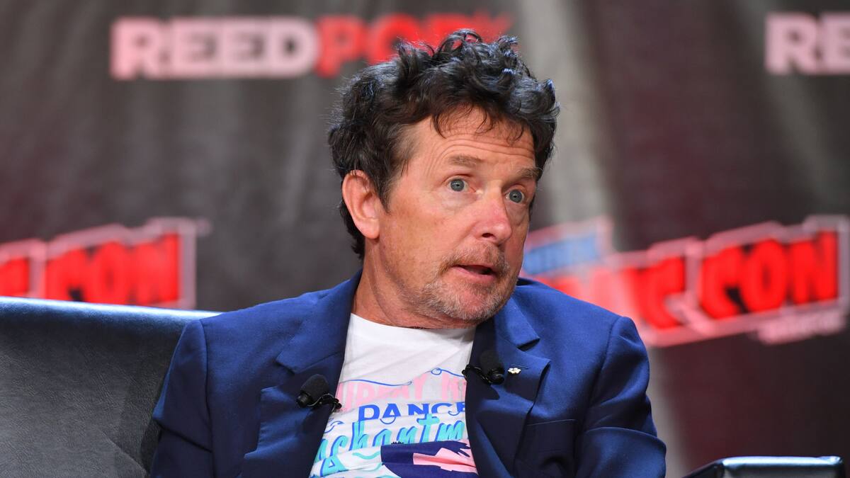 Michael J. Fox sufre caída durante convención de “Volver al Futuro”