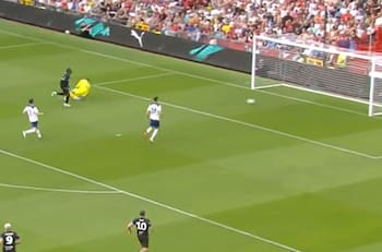 VIDEO | Usain Bolt convirtió un golazo en partido benéfico de la UNICEF