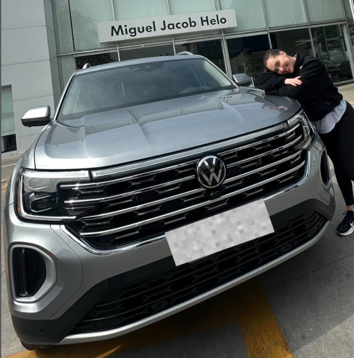 La bailarina tiene un poderoso Volkswagen.