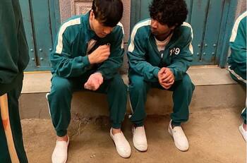 Fans de "Los Juegos del Calamar" enloquecen por los Vans Classic Slip-On blancos