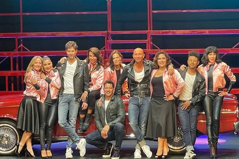 Cuarenta años después de que la película de culto protagonizada por John Travolta y Olivia Newton-John fuera un éxito, regresa a México Vaselina con los Timbiriches.