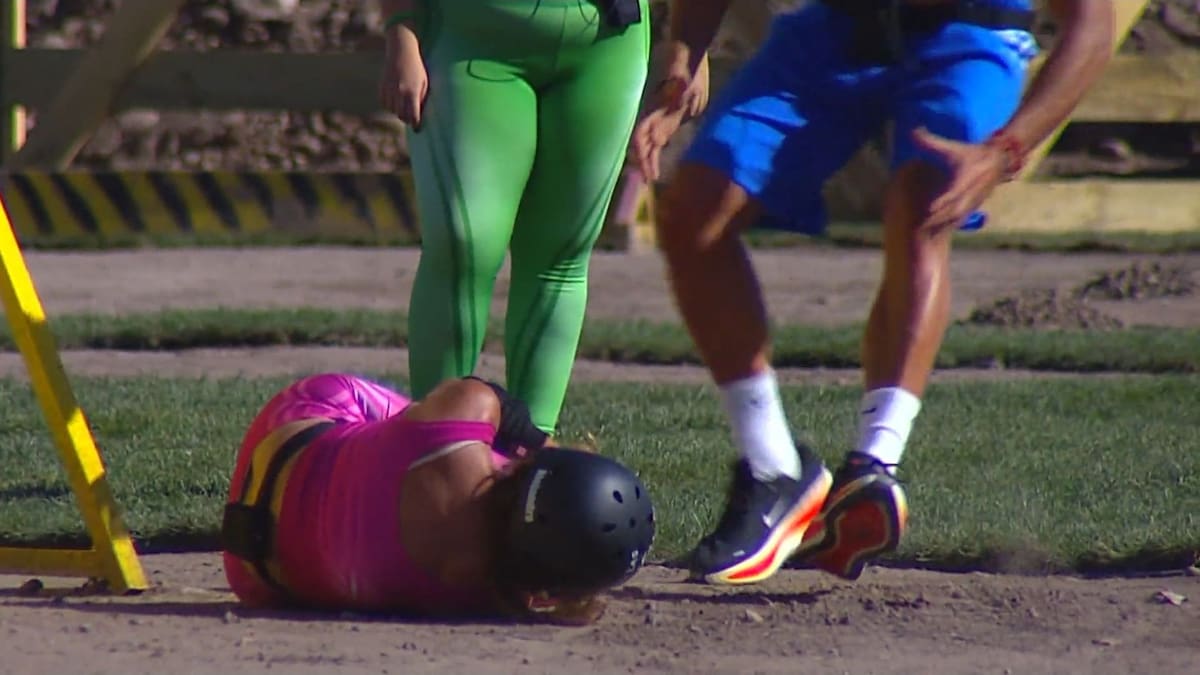 Alejandra Fosalba tras sufrir la lesión en plena competencia. Foto: Canal 13.