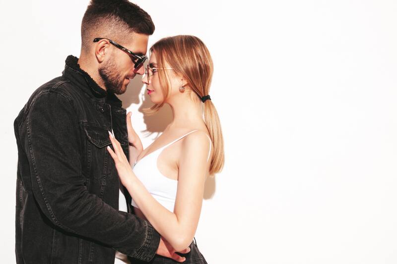 ¿Cómo influirá la energía fogosa leonina en nuestras relaciones con los demás y con nuestro autoestima?