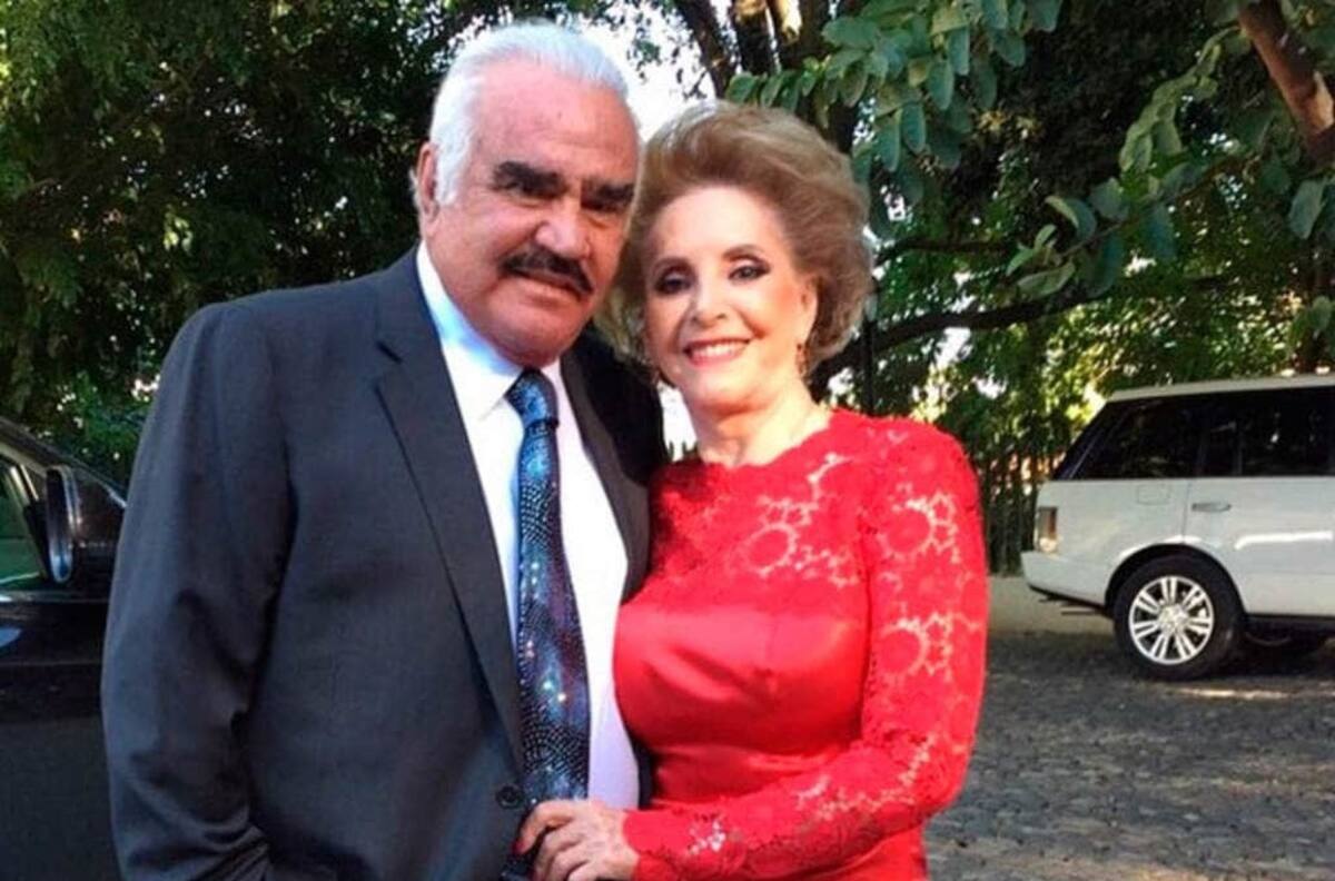 Vicente Fernández Jr desmiente muerte cerebral de su padre, pero borra su reclamo a revista