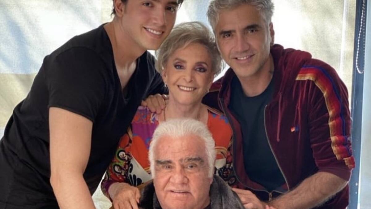 Salud de Vicente Fernández siembra gran preocupación en su familia