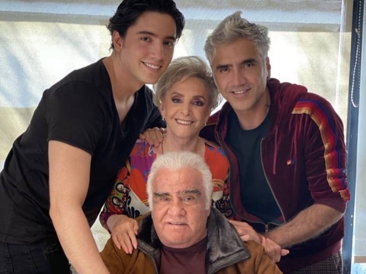 Vicente Fernández Mantiene con gran preocupación a su familia - Créditos: Instagram @_vicentefdez