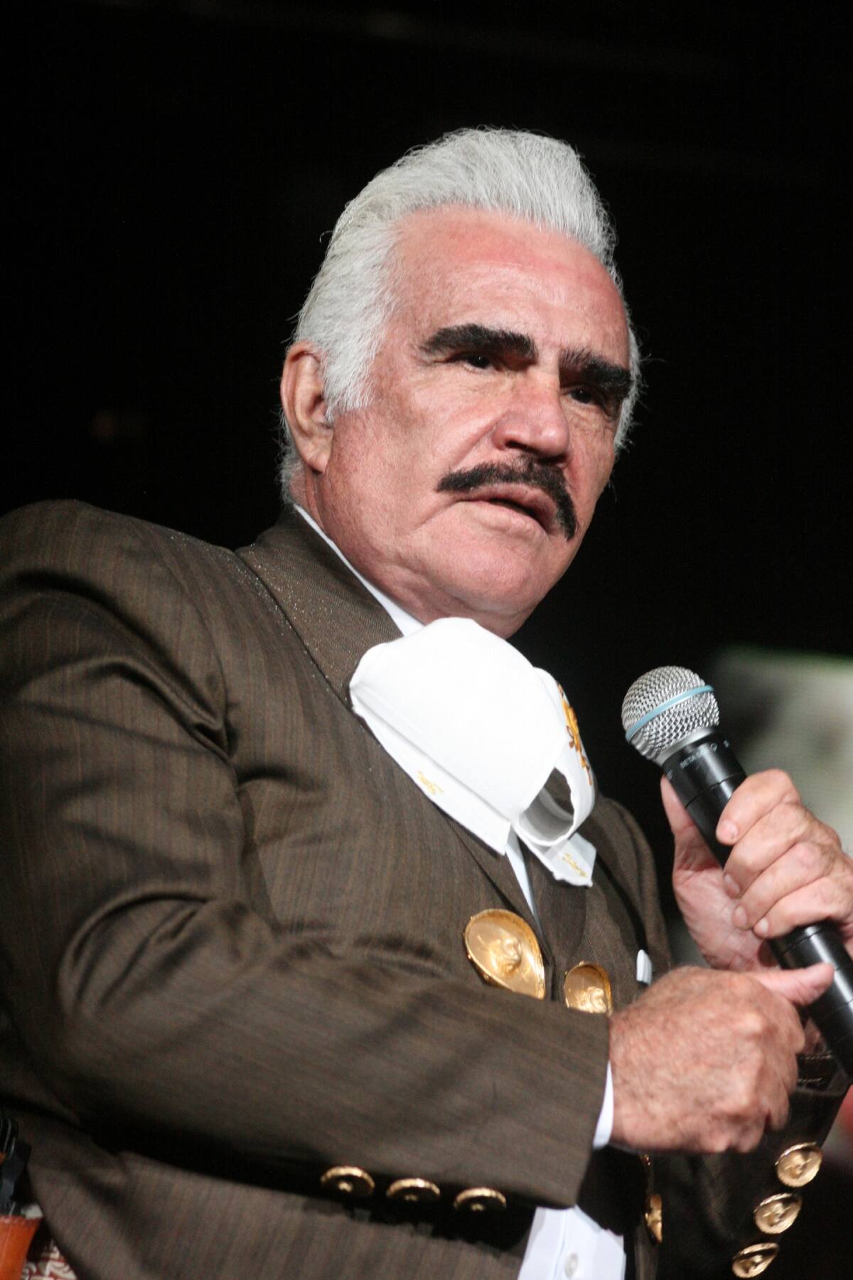 Vicente Fernández Mhoni Vidente dice que la muerte acecha al cantante, quien permanece internado en el hospital - Créditos: Foto de archivo