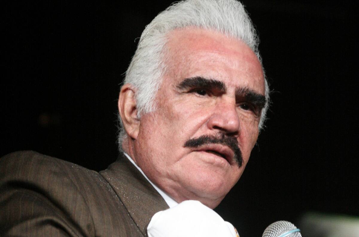 "La muerte acecha a Vicente Fernández": Mhoni Vidente