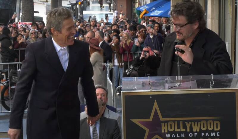 Pedro Pascal le rindió un emotivo homenaje a Willem Dafoe tras recibir estrella en el Paseo de la Fama.
