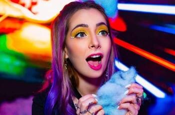 Conocida tiktoker adelanta cómo sería la vida de la popular youtuber YosStop en prisión