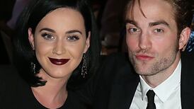 La vez que Katy Perry y Robert Pattinson coquetearon ebrios en un karaoke