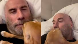 John Travolta comparte tierno video de cómo lo despierta el perro de su hijo